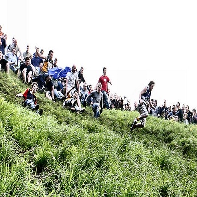 Fotografija sporta valjanja sira u Velikoj Britaniji
https://www.flickr.com/photos/mikewarren/157485391/in/photolist-eV9Vn-2Qxr2-eV9iX-2kR1grz-eRdut-sU9Ag-4DeGSq-4NXwG7-2d5QKh5-71oswC-26J1Mt3-kn1U9-eVakw-eVayc-4xxYgq-eV9ap-eVa1f-eV9So-eVa8g-eV94L-eLMfU-2KdSQ-kn2wG-bornMU-5BrTbr-eVaKK-eV8Zm-fxtMR3-danNvG-eRds4-GM1ern-eV9Ck-5SKnRH-5nd6Hh-24t8p8G-eVb1M-eUNbW-eRdgx-eVb8Z-7Zg9wN-eUNkg-eRcnv-eRcPj-eUNwU-eRcBu-mAuJA-or3Abp-7orjv9-BWNWn-AGdq1f