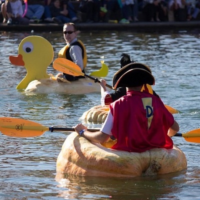 Sport kayaking u divovskim bundevama
https://www.flickr.com/photos/mykde/11733942636/in/photolist-iSTwkN-iSTwVq-iSQZ7g-3prmpm-iSRHMh-iSTw1Q-iSPBUF-iSPCB2-iSRGVh-iSRHAA-iSRH31-iSRHtS-iSTxsN-iSPCPr-iSRH5A-iSQQaZ-iSPCnp-iSPCgH-iSRHdw-3prA71-3pkMzg-3pm9KB-3pm9Tz-3pqmA3-3pn1Ap-pK2bSt-3pqWmW-3prkY3-3pnS5r-3pqpnj-3pnjk4-3psg57-3pqu19-3pm9zD-3pmcKB-3prLHY-3pmcZe-3pmqi2-3pnjwK-3pkQe2-3pnU1R-3pmLuP-3pmqB8-3psmiS-3pnVFv-3pr3bG-3pqLAm-3pnFoR-3psmVN-3pmnrV