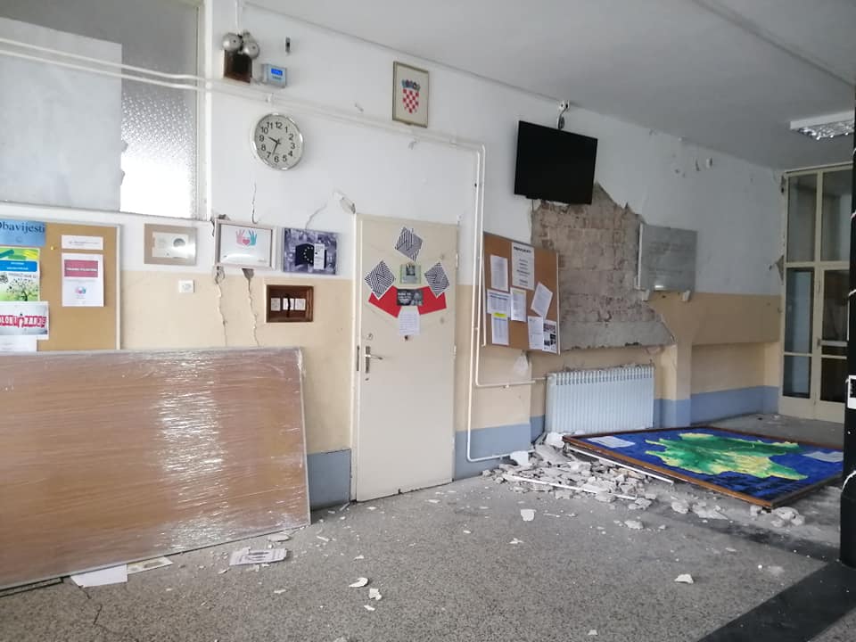 FOTO: Facebook/Srednja škola Glina