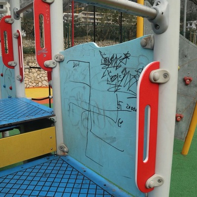 Vandalizam na dječjem igralištu