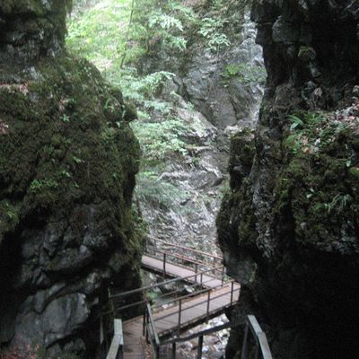https://hr.wikipedia.org/wiki/Zeleni_vir#/media/Datoteka:Vraziji_prolaz,_Croatia.JPG
