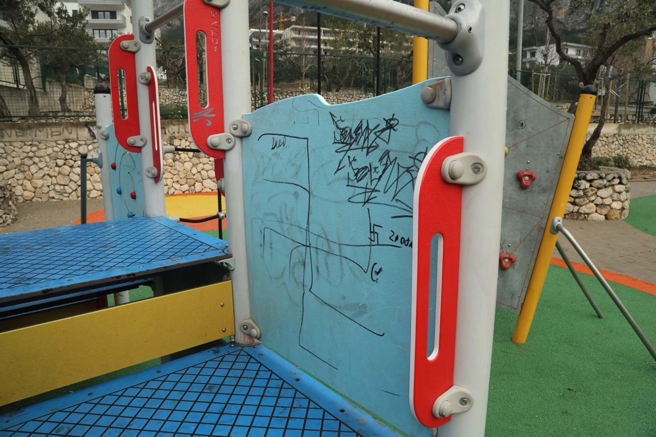 Vandalizam na dječjem igralištu