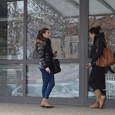 Studentice ispred FER-a