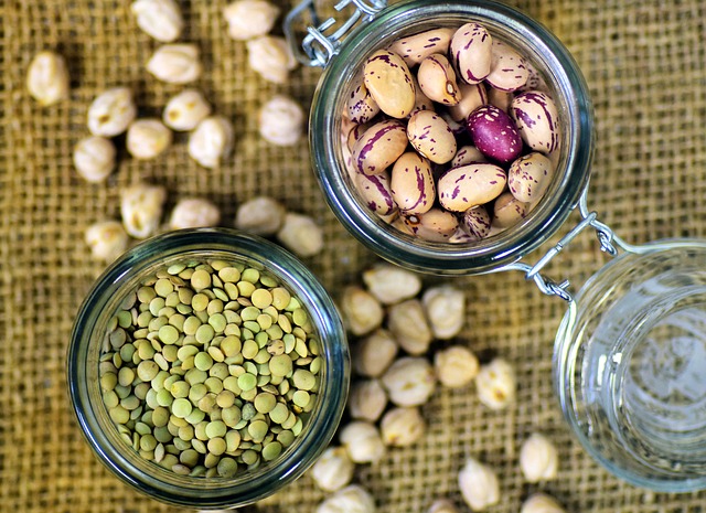 https://pixabay.com/photos/beans-lenses-quail-beans-legumes-2014062/
