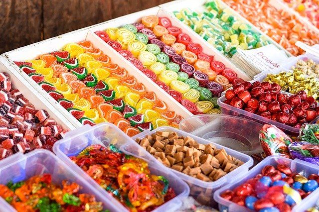 Pixabay, https://pixabay.com/photos/colorful-candy-fair-1284475/
