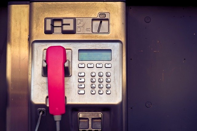 https://pixabay.com/photos/phone-keys-phone-telephone-house-1767113/
