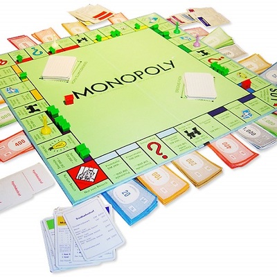 https://hr.wikipedia.org/wiki/Monopoly#/media/Datoteka:German_Monopoly_board_in_the_middle_of_a_game.jpg