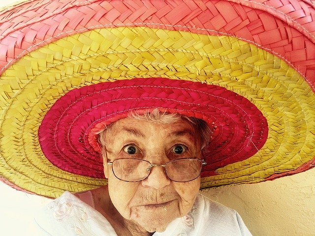 https://pixabay.com/photos/sombrero-old-woman-hat-woman-1082322/