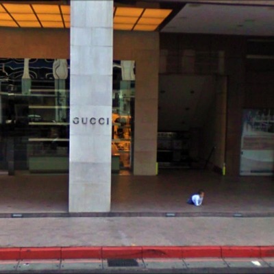 36 urnebesnih prizora s Google Street Viewa - Beba ispred trgovine