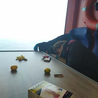 Nikola spava na brodu