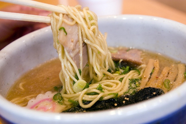studentska hrana - ramen noodle