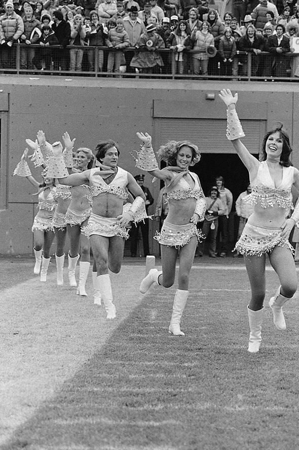 Robin Williams kao navijačica, 1980.