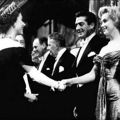 Marylin Monroe upoznaje kraljicu Elizabetu, 1956.