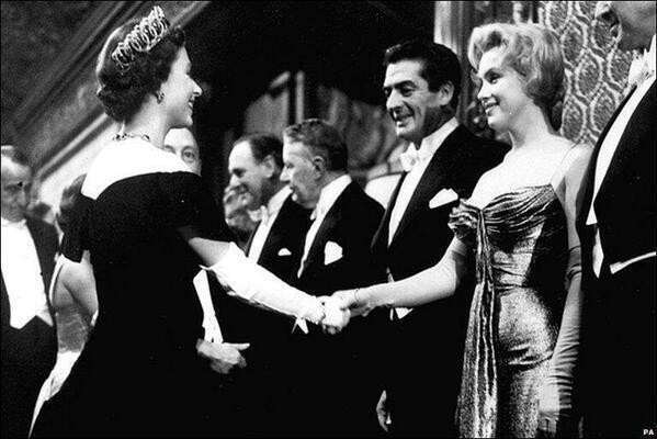 Marylin Monroe upoznaje kraljicu Elizabetu, 1956.