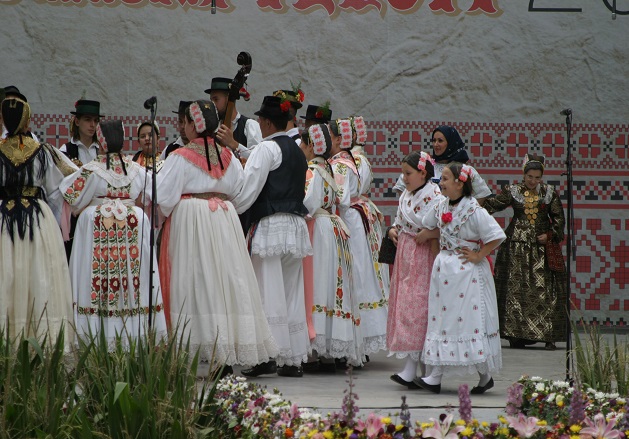 Nošnje i tradicijski plesovi